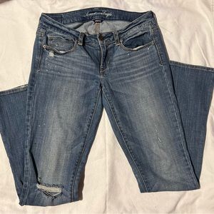 American Eagle distressed Denim jeans. Size 6. Stretch.
